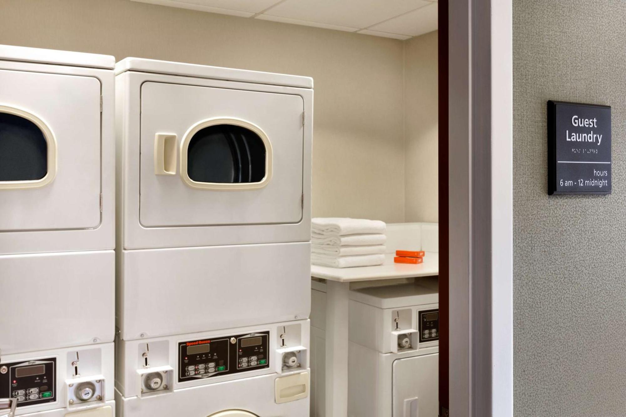 Hampton Inn & Suites By Hilton Manchester Bedford Ngoại thất bức ảnh
