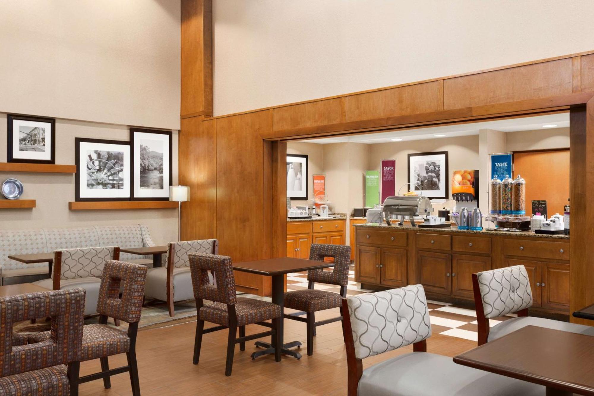 Hampton Inn & Suites By Hilton Manchester Bedford Ngoại thất bức ảnh
