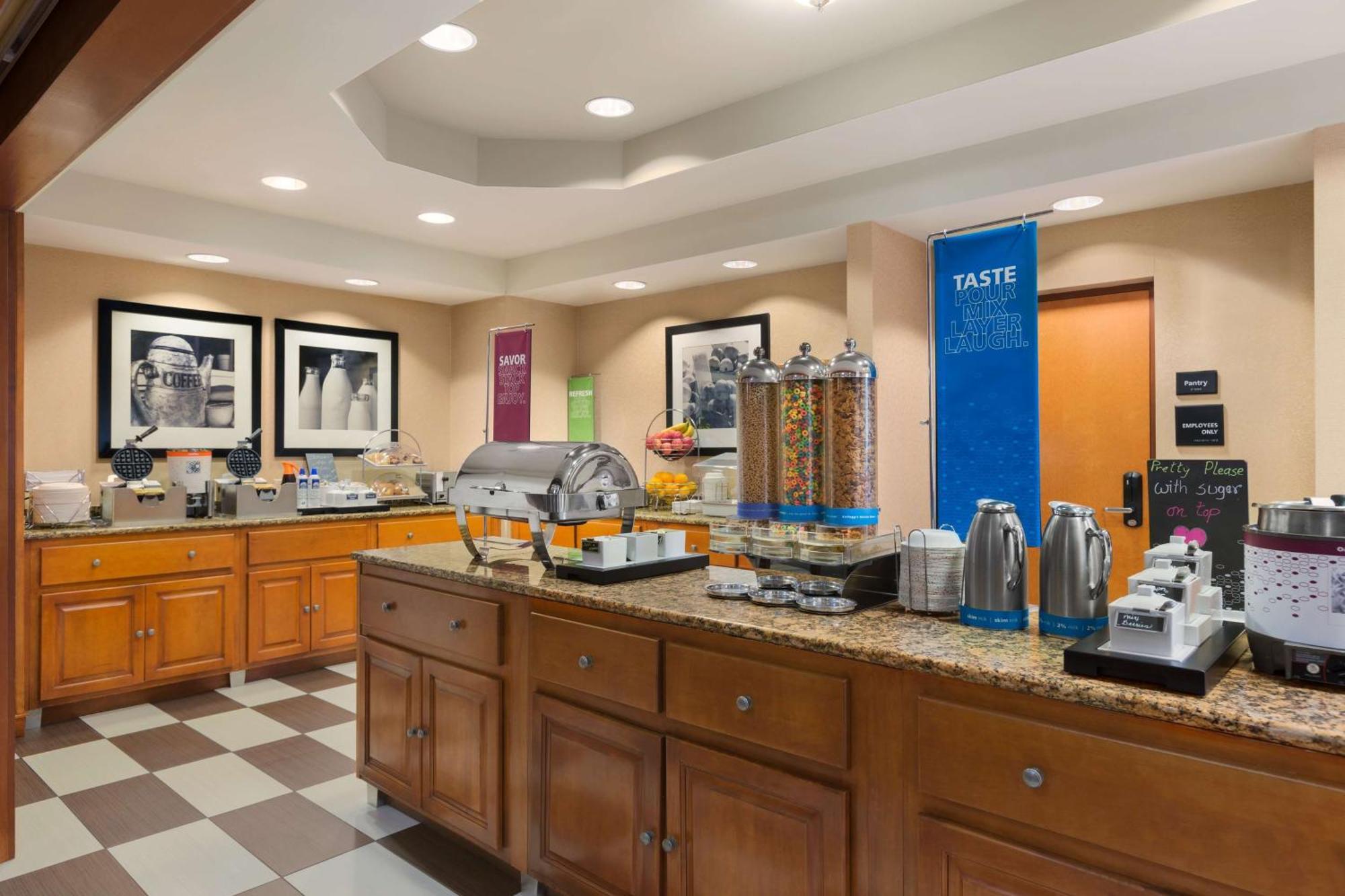 Hampton Inn & Suites By Hilton Manchester Bedford Ngoại thất bức ảnh