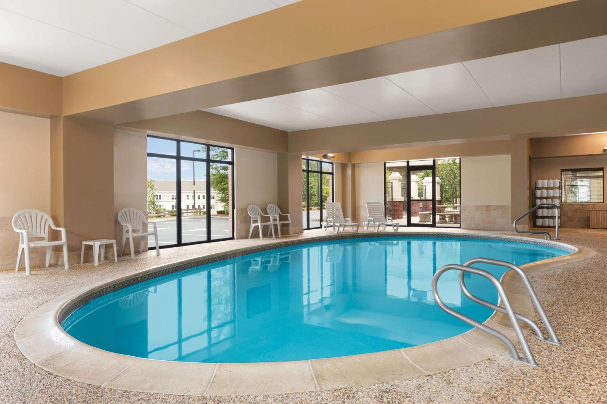 Hampton Inn & Suites By Hilton Manchester Bedford Ngoại thất bức ảnh