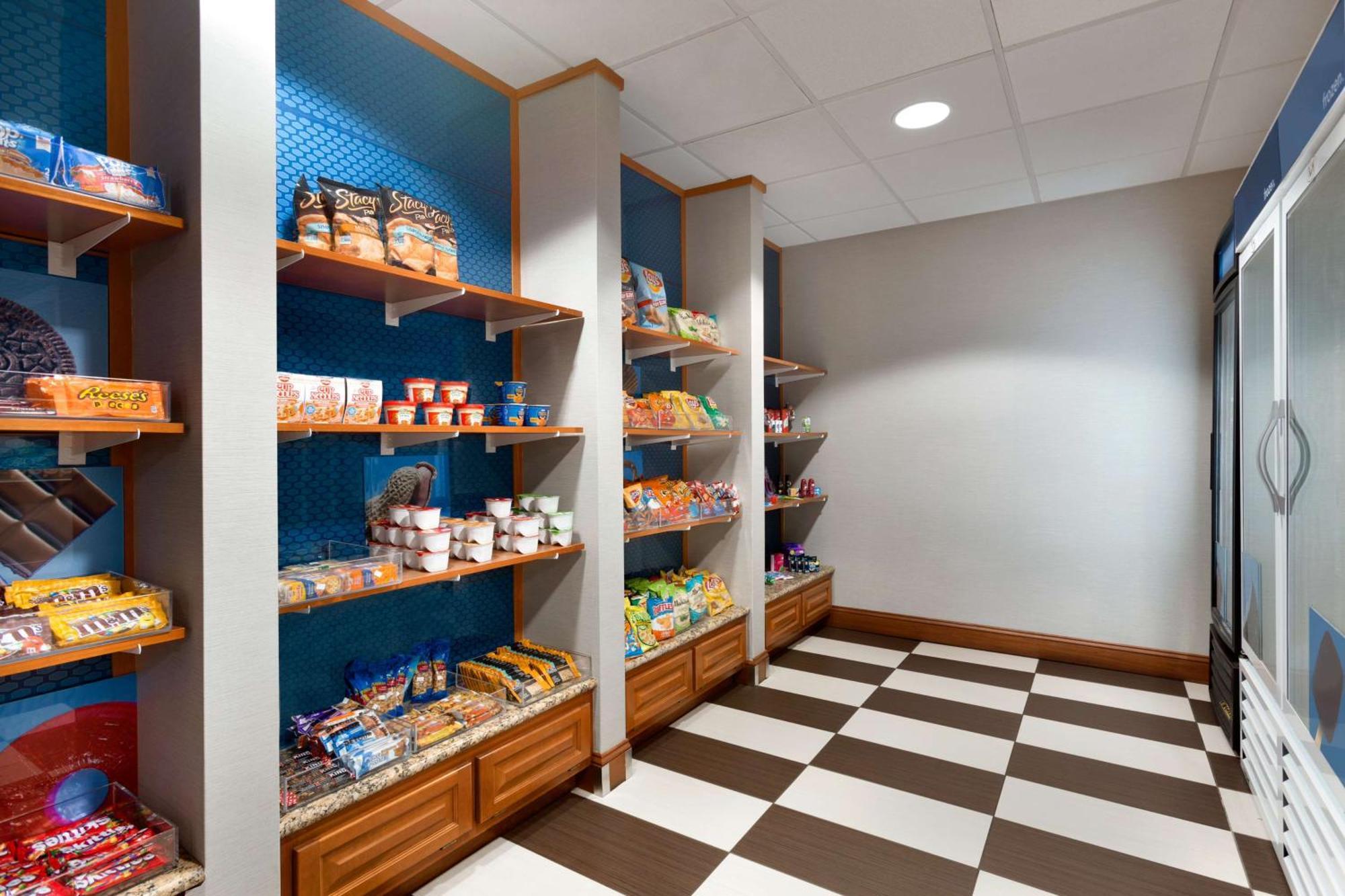Hampton Inn & Suites By Hilton Manchester Bedford Ngoại thất bức ảnh