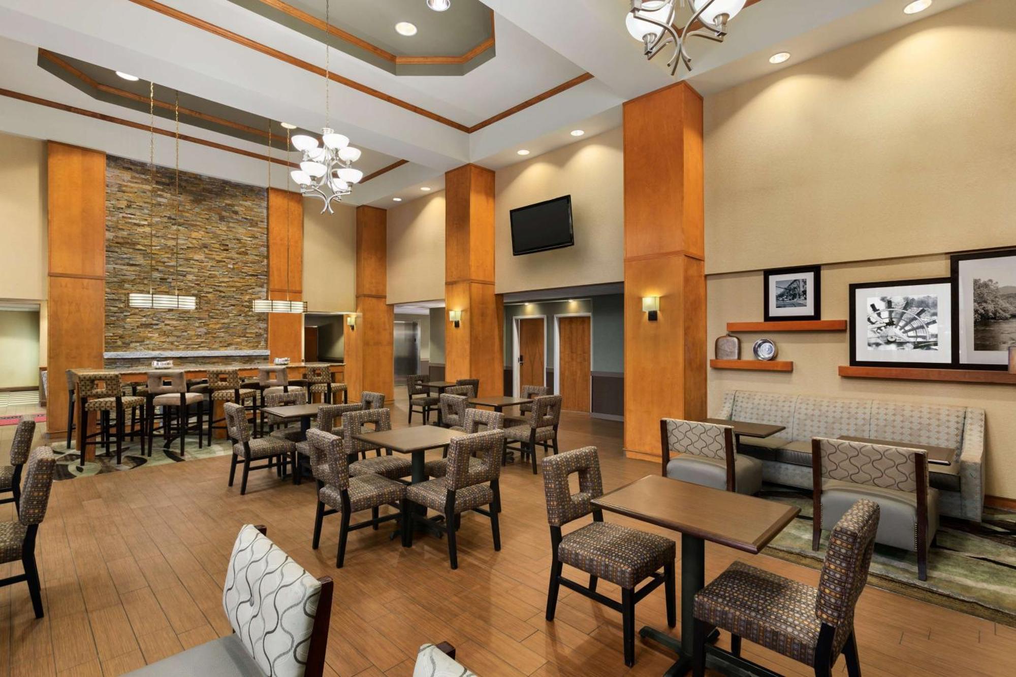 Hampton Inn & Suites By Hilton Manchester Bedford Ngoại thất bức ảnh
