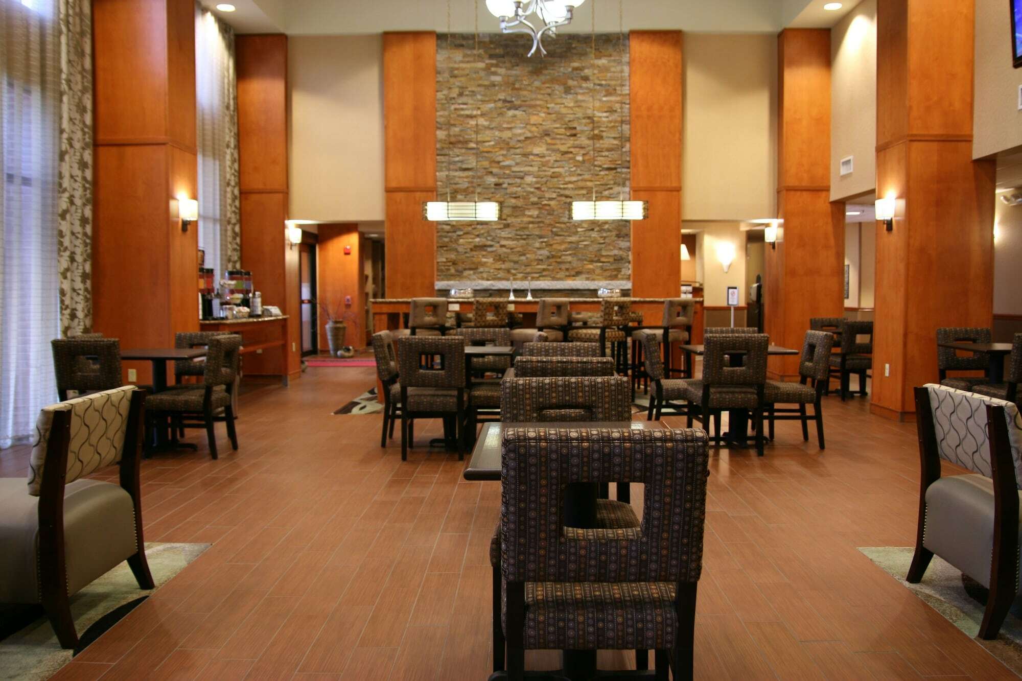 Hampton Inn & Suites By Hilton Manchester Bedford Ngoại thất bức ảnh